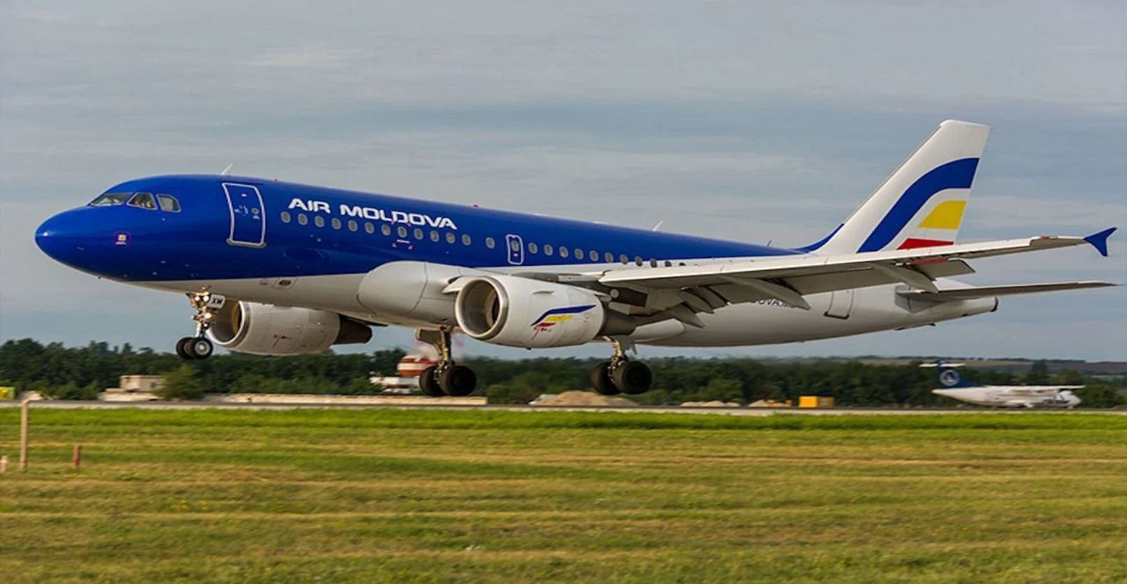 Air Moldova Thessaloniki Aircraft Photo